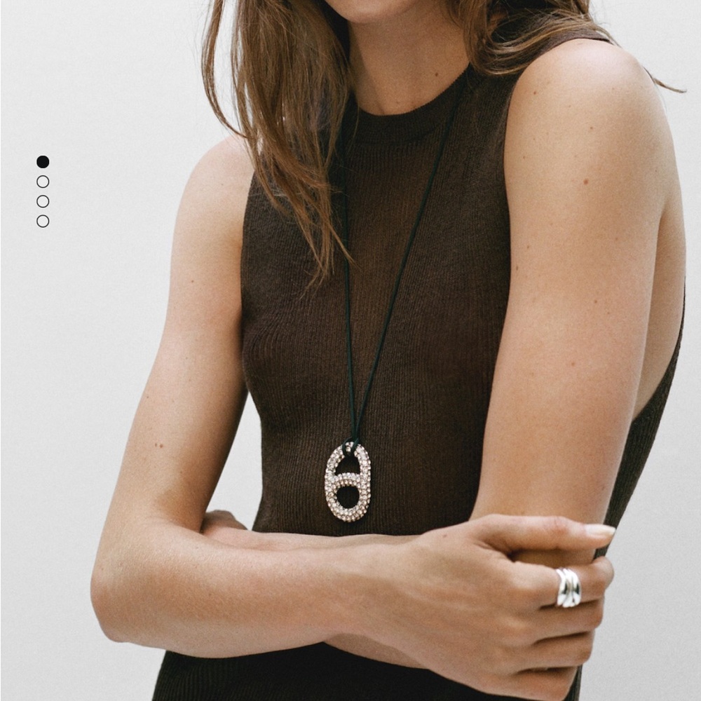 Elegant Silver Pendant Necklace